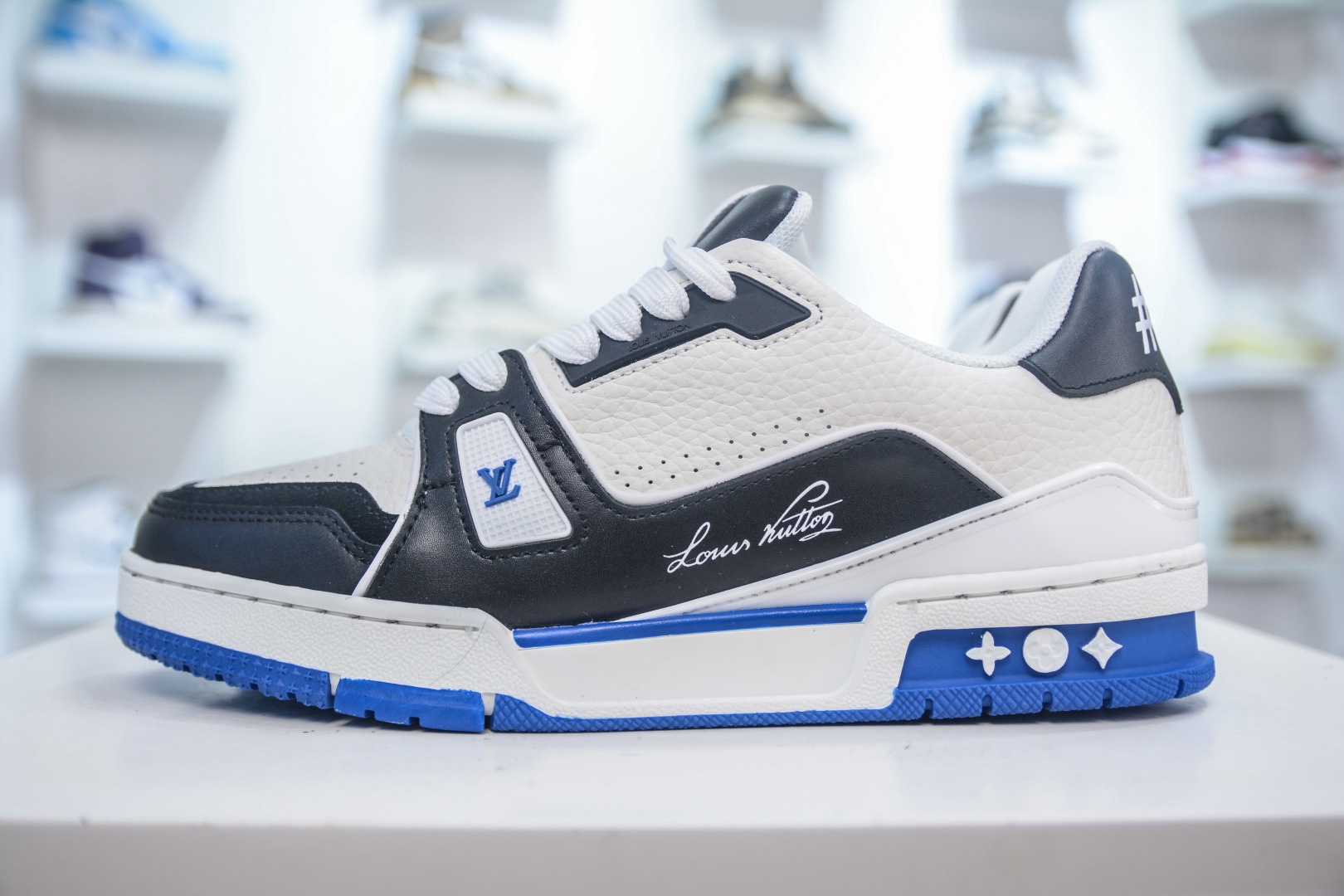 
 Louis Vuitton Trainer lv時裝走秀運動鞋 
尺碼：39 40 41 42 43 44 45 46