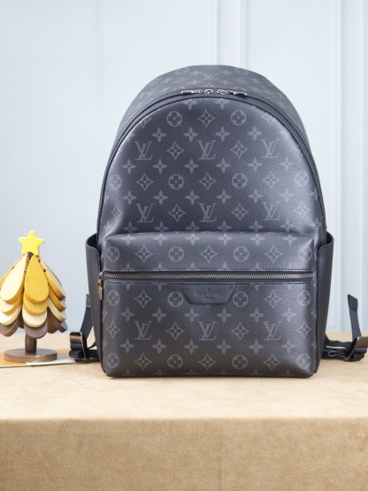 【163C01芯片版】
DISCOVERY 小號雙肩包
型號：M22558黑花
材料：進口原廠面料 原廠皮
尺寸：29x38x20cm