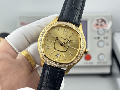 熱賣款🔥🔥🔥！方形殼—在推出新面孔—更別緻—更有型—經典
品牌：伯爵(方正卓絕 精緻之作）爆賣款🎉🎉🎉
類型：精緻款男士腕表（卓越）有轉必賣
錶帶：真牛皮&316L錶帶（舒適）大氣磅礡
機芯：超頂級機械2824機芯（穩定）
材料：礦物質超強鏡面（耐磨）
大氣風範 無限渴望 特別創意 載譽上市
尺寸：直徑42mm厚10mm榮譽
新款上市！歡迎轉載！