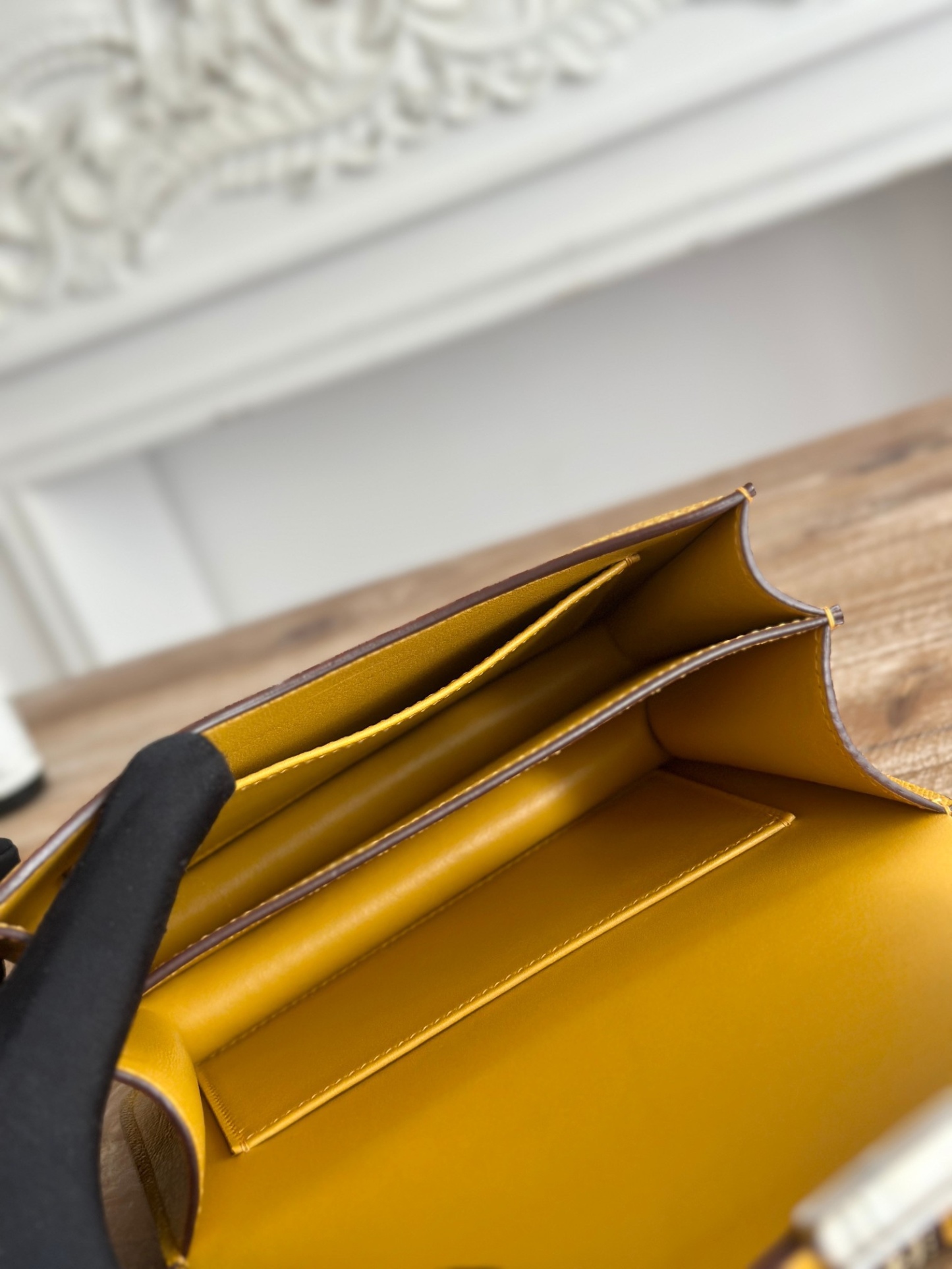 康康  空姐包  
constance  19cm  
epsom掌紋小牛皮  半收工  蠟線縫製