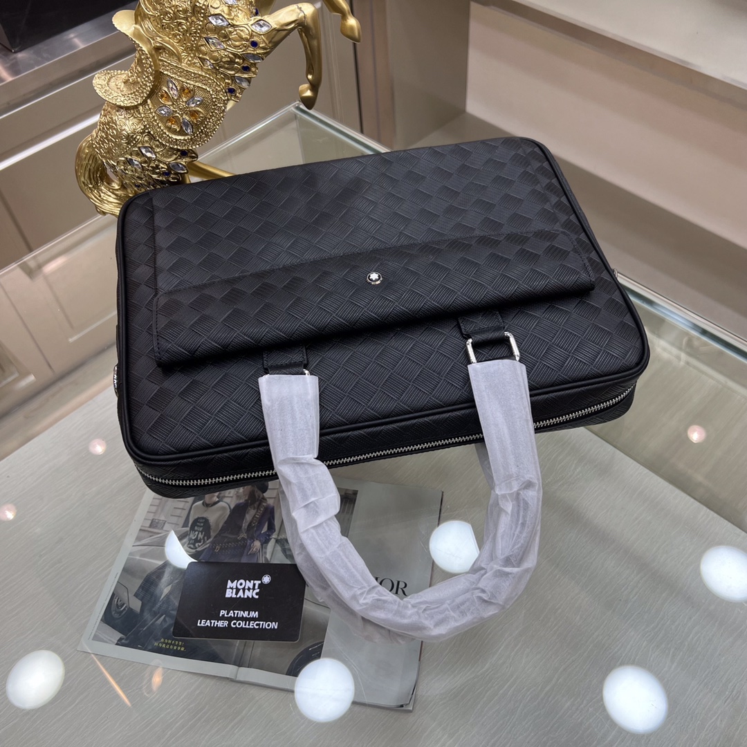 新品 ：Montblanc lnternational（萬寶龍）🔥最新款公文包，不但包型做得好，而且品質也非常精細，採用進口牛皮，半定型設計，款式簡單大方[色][勾引][勾引]
型號 : 231116-1
尺寸 : 38-28-7