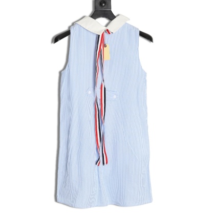 🔝Thom Browne TB 蝴蝶結條紋連衣裙
襯衫裙學院風，領口採用娃娃領設計，三色織帶可以前後裝飾，YB購買對版對標出版，定制面料，區別市場通貨。
尺碼：1 2 3