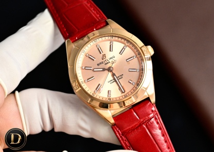 百年靈新款橫空出世（推出新高度）
全新百年靈機械計時腕表-南海膠囊系列
(chronometer Automatic 36mm)特別版
1⃣️現代復古風格讓您在人群中脫穎而出，打破沈悶，有溫度又不失浪漫！
2⃣️這款優雅的現代復古靈感腕表適合想在人群脫穎而出的女士。（男士也可佩戴，膠囊系列市面最薄的中性款。）
3⃣️融合優異性能和造型美感，時尚而優雅，適合各種場合，多種金屬表殼可供選擇，同時也有鑲嵌彩色寶石鑽，從炫酷的精鋼材百搭雙色間金乃至豪華紅金，一應俱全，時標和多姿多彩錶盤。
