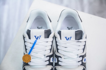
 Louis Vuitton Trainer lv時裝走秀運動鞋 
尺碼：39 40 41 42 43 44 45 46