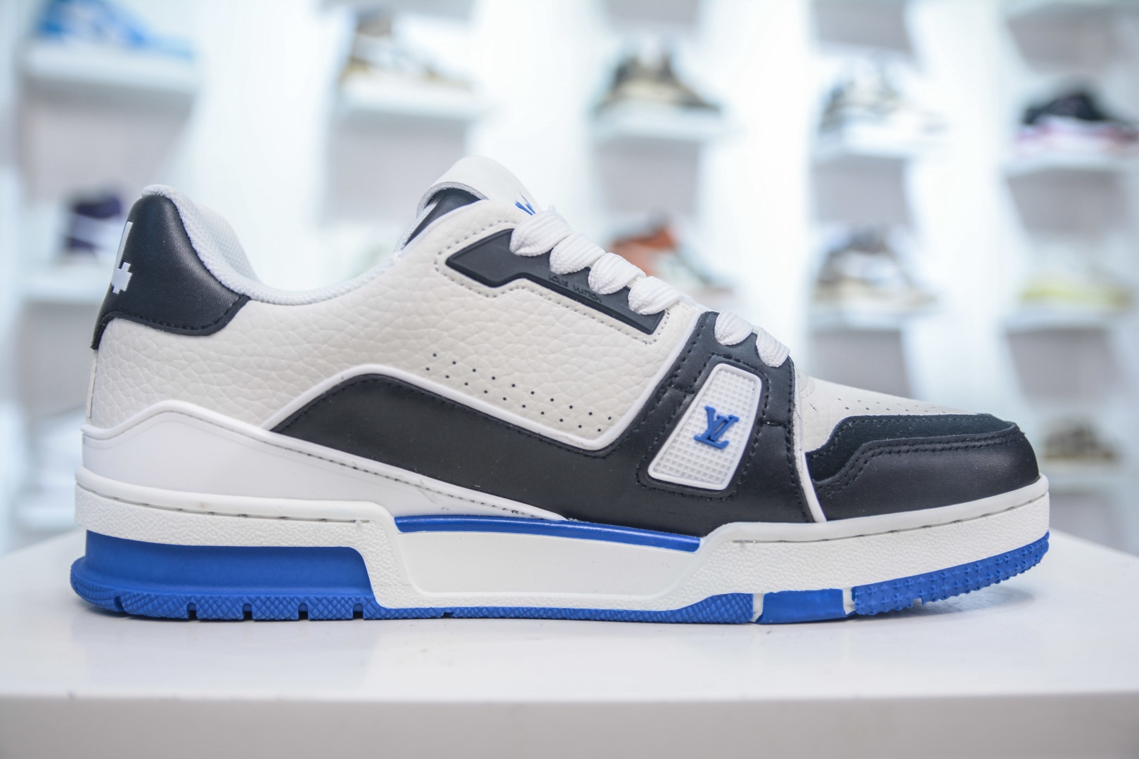 
 Louis Vuitton Trainer lv時裝走秀運動鞋 
尺碼：39 40 41 42 43 44 45 46