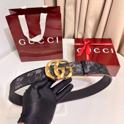 
古奇 新款 GG Marmont系列心選迷彩大理石紋GG帆布，為2026早春系列隨處可見的主要圖案之一增色添彩，40mm