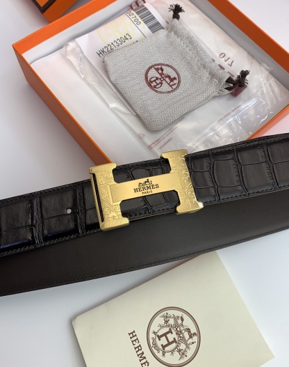 H家】  原單專櫃款腰帶，進口鰐魚紋咖啡色 腰帶，內襯頭層小牛皮，寬度3.8cm，搭配專櫃新款鋼扣.工藝精湛、手感柔軟、細膩，高端定制，經典之作.