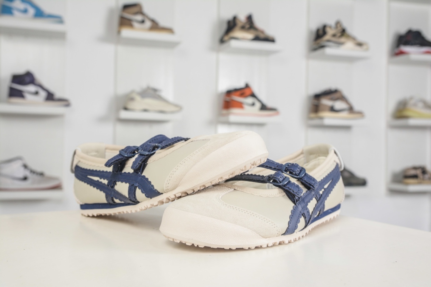 𝐏𝐚𝐭𝐨𝐮 𝐱  Tiger 玛丽珍 任敏同款 舒适轻盈平跟鬼冢虎 玛丽珍鞋 夏季必备 3mm薄底的贴地感 
货号: 1182A678 200
𝐬𝐢𝐳𝐞：36 37 37.5 38 39 39.5 40 40.5 41.5