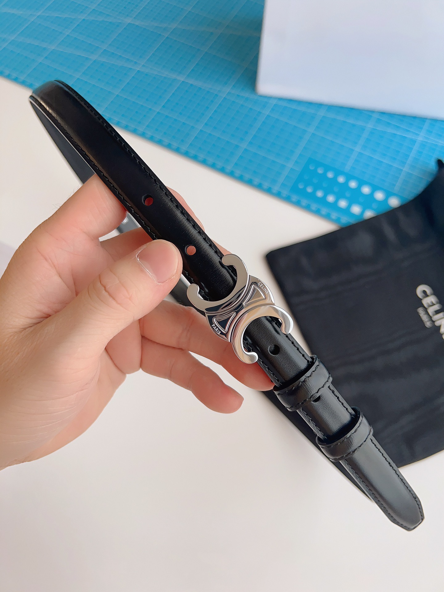 《CELINE》賽琳皮帶 celine 腰帶寬度1.8cm 超火凱旋門手感柔軟細膩，上身效果超級好看。非常顯腰線型，時尚必備神器