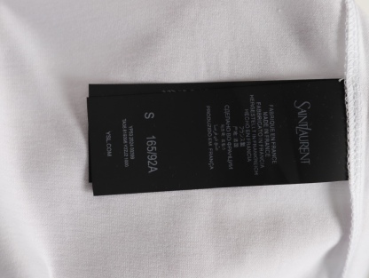 🔝SAINT LAURENT聖羅蘭SLP 小標純色徽標短袖T恤
正品購入開發，50支雙股精品賽爾棉170克，1*1拉架羅紋280克，進口刺繡，面料酵洗，定制1：1商標，寬松版型
B Size：S-XL