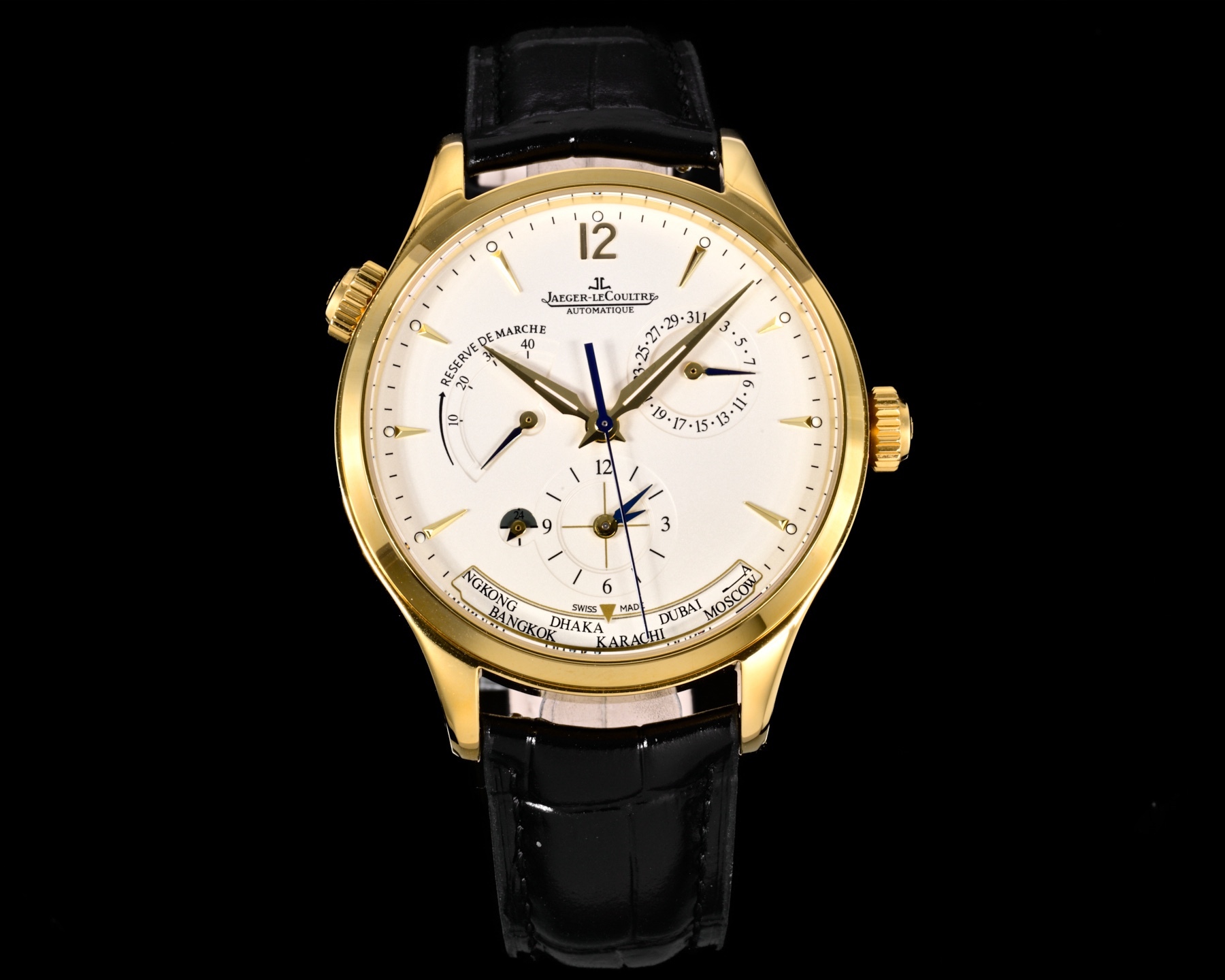 V+ Factory出品
【市場最高版本】JL積家 各路大咖都叫它大醜 其實賦予的是極高贊美 論品味與外觀 在鐘錶界有著舉足輕重的地位 戴出去怎麼都是長臉 各種彰顯品味 Master 地理學家大師系列 Q1428421 復刻版全新升級 多功能腕表 升級Cal.939A機芯 打磨效果更近原裝 升級軸 自動陀為玫金邊 字面紋路清晰 功能：日期顯示 雙時區 動力儲備顯示 316L精鋼  直徑42mm  原裝折疊扣！V+ Factory匠心之作 值得你擁有！