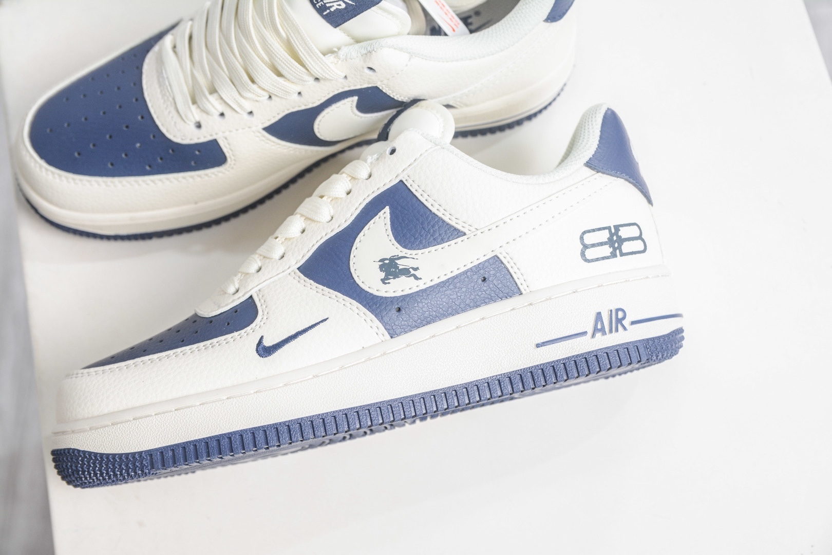 Nike Air Force 1 Low 07 x Balenciaga 巴黎世家聯名-米白藏藍  
貨號：DN1688 817
Size：36 36.5 37.5 38 38.5 39 40 40.5 41 42 42.5 43 44 44.5 45