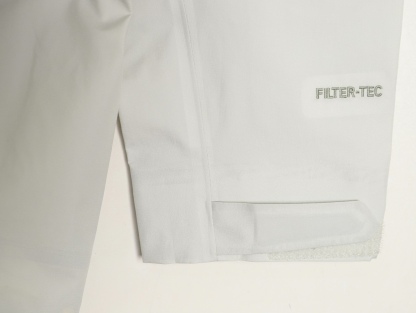 🔝KAILAS 凱樂石 博格達系列 輕量防風防水戶外徒步登山衝鋒衣 
  防水防風透氣防紫外線
 -輔料：原版拆解開發，一比一定制的小標，領標，水洗，吊牌，五金等等。

- FILTERTEC 3L面料：採用凱樂石自主研發的FILTERTEC 3L面料，由外層40D尼龍、中層ePTFE納米微孔膜、內層親膚處理工藝構成，防水指數20000mm，透氣指數20000g/㎡/24h，可抵御暴雨級降水和7級強風，同時快速排出汗氣，避免悶熱。

- 全壓膠工藝：整衣接縫處採用全壓膠工藝，有效防止水分從接