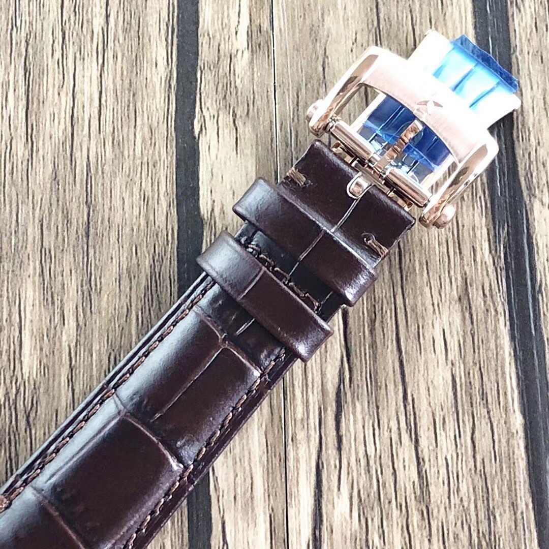 【真力時】菁英系列：一切來得剛剛好！
  機芯：進口9015改制ELITE6150型號-剛剛好
  表殼：原版開模42MM/316L精鋼-剛剛好
  玻璃：弧形雙面防眩處理藍寶石-剛剛好
  字面：字釘鐫刻/鍍銠太陽紋/琢面指針-剛剛好
  皮帶：精選意大利牛皮+膠質底皮-剛剛好
  表扣：原版制動折疊扣-剛剛好
原版開模超級復刻，歷盡兩年時間突破各種工藝難關，到達一切剛剛好的效果！