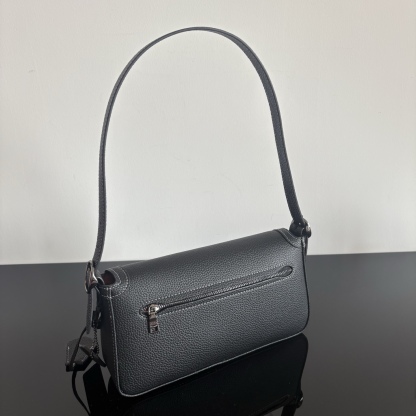 
【新品】COACH/蔻馳奧萊女士ETTA25號翻蓋單肩包腋下包高級通勤 CCV64尺寸25*13.5*6