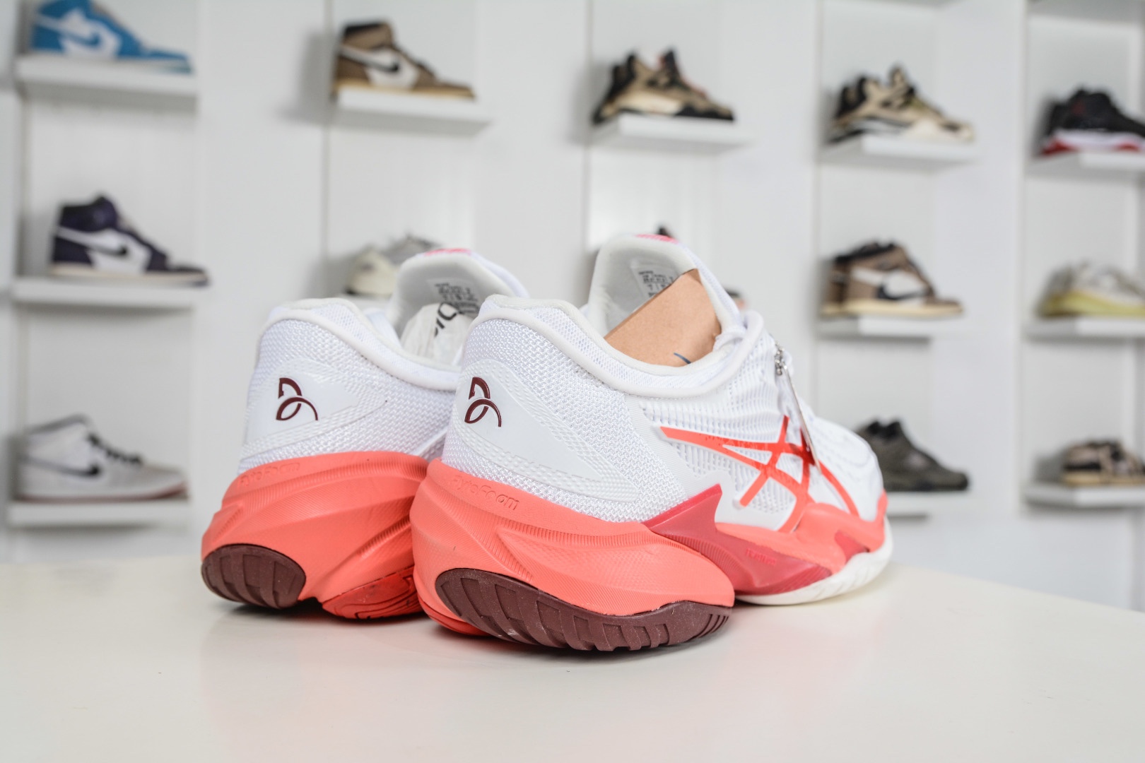 ASICS亞瑟士網球鞋小德球鞋 COURT FF3 NOVAK德約科維奇專業球鞋 專業跑步鞋鞋減震助彈防滑氣跑步鞋 (高幫減震助彈)亞瑟士是專業的跑步鞋款 腳後跟搭載後跟穩定 將啓動時的橫向力化解成縱向力幫助運動員起跳
貨號: 1041A522 966
尺碼: 36 37 37.5 38 39 39.5 40.5 41.5 42 42.5 43.5 44 45 46