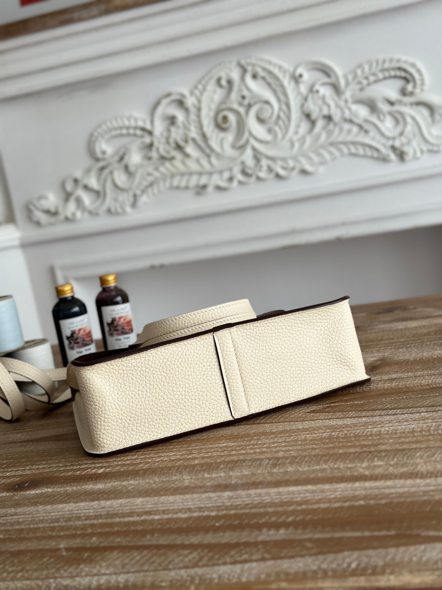 馬蹄包  半手工蠟線	Halzan	
 能滿足各種背法的!!
①手拎包②斜挎包③單肩包④手拿包
togo皮、五金細緻到油邊 無處不精緻√ 
尺寸：25cm