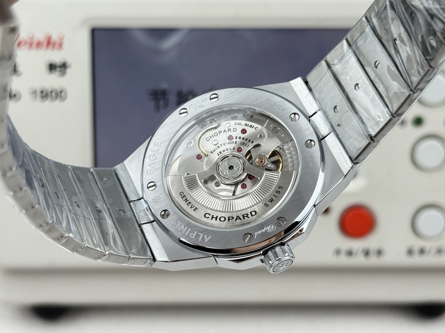 GH—Factory 獨家力作👍
蕭邦AlpineEagle雪山傲翼系列
🌈彩T鑽🌟變色龍🦎滿天星✨限量款及隱藏款首推
如炬目光，比擬暗夜星芒⛰️於山川湖海間🌊洞見紳士願景與磅礡未來👔
尺寸：原裝一致41mmX9.7mm
機芯：9015改Chopard 01.01-c
錶鏈：獨家原版開模金磚型鏈節一體式錶鏈
岩石紋錶盤，鍍銠羅馬數字，時針及分針時標均覆以Super-LumiNova® X1級螢光塗層
致獻當代“雄鷹”，志存高遠之人在日常生活中超邁群倫，其視野啓迪人心、昇華情志。憑借遠見和決心，