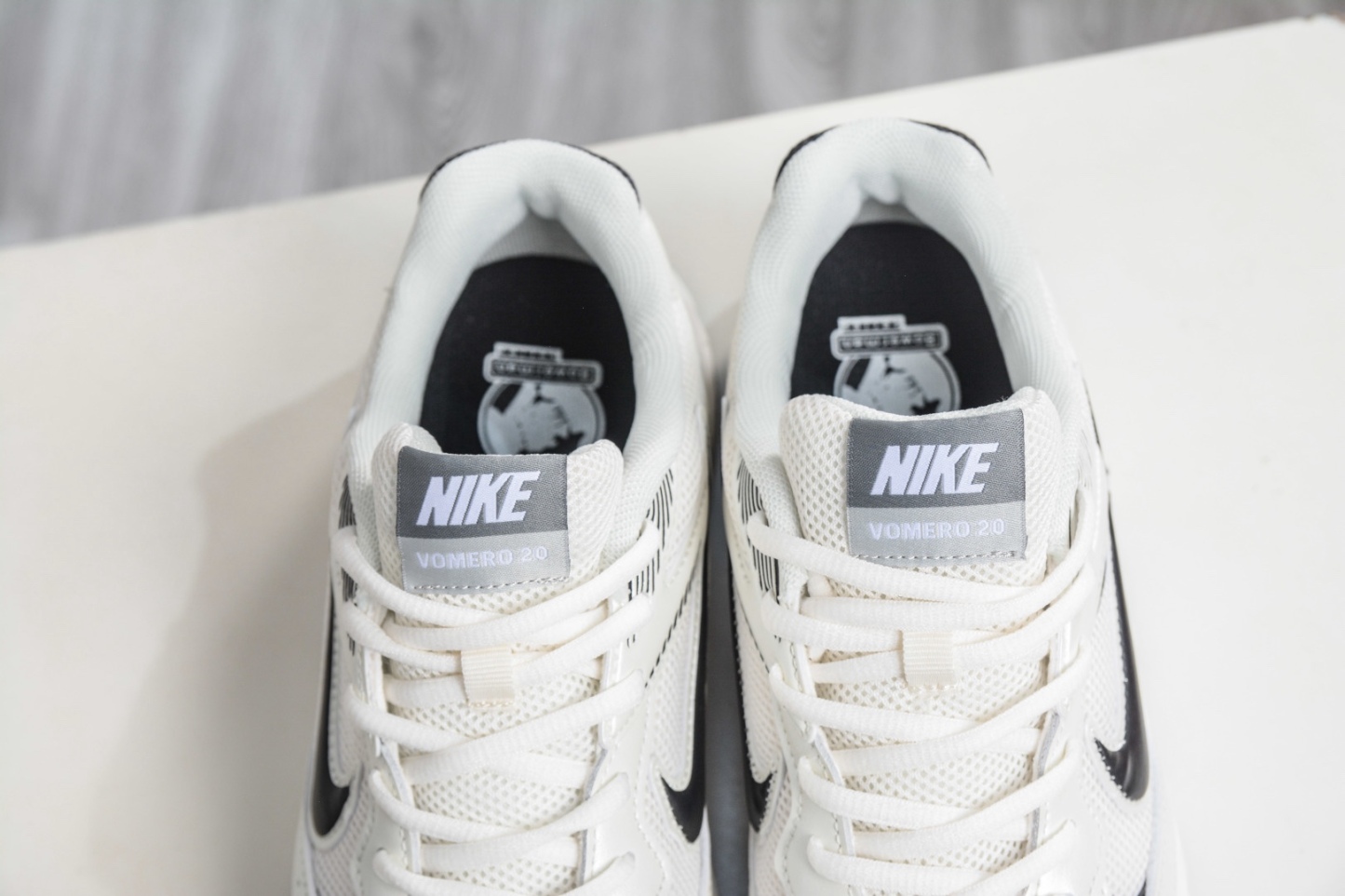 NK Air Zoom Vomero 20 經典復古潮流運動跑鞋 
貨號：HQ3686 001
SIZE：36 36.5 37.5 38 38.5 39 40 40.5 41 42 42.5 43 44 45