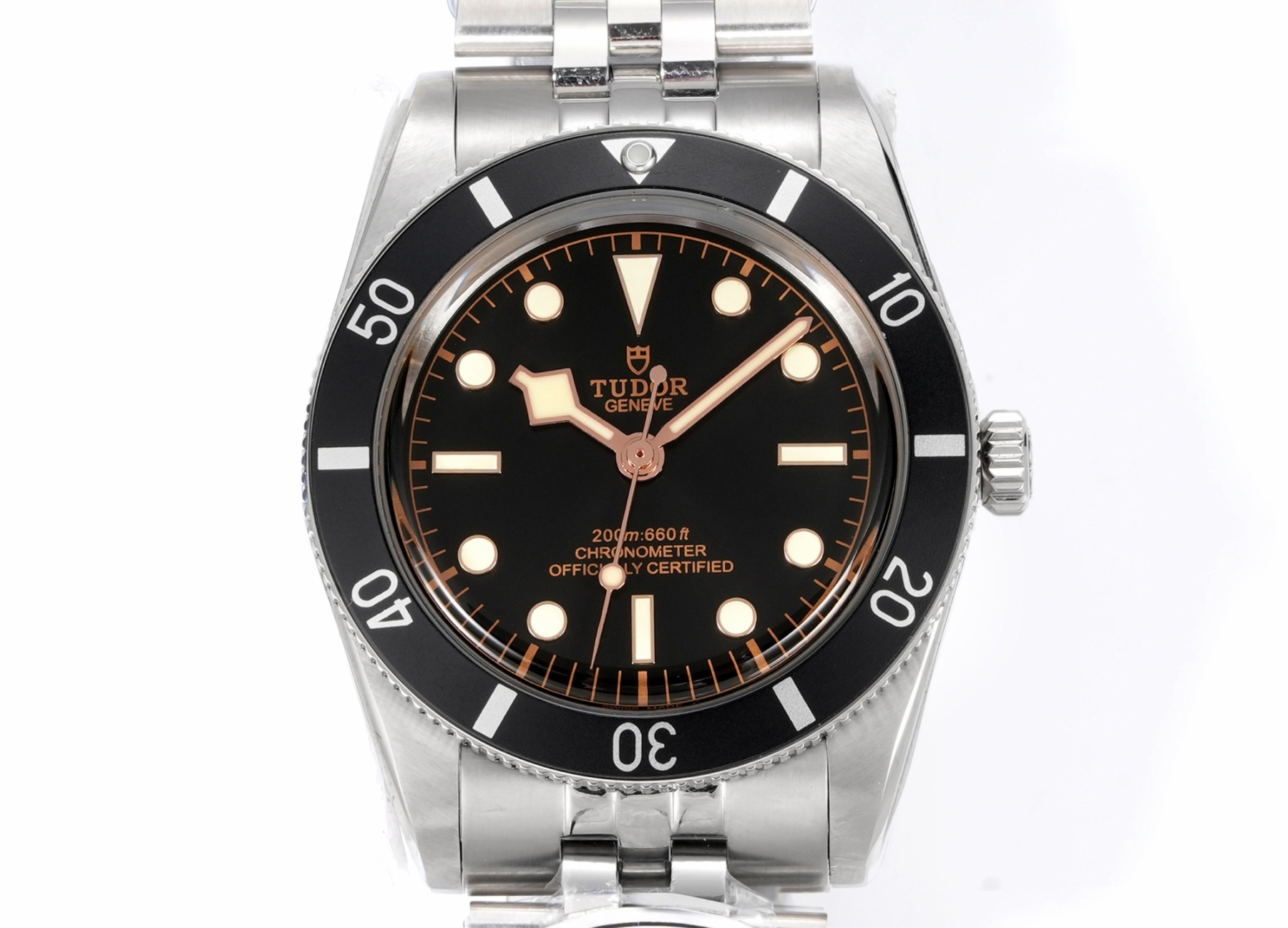 DIF 最強副本 
DIF隆重推出帝舵碧灣54型M79000N腕表，
37mm表殼貼合手腕，佩戴舒適，啞光錶盤簡約大氣，質感細膩，無日曆設計化繁為簡，回歸純粹讀時體驗，以純粹精神和現代表達方式，向1954年問世的品牌首款潛水表-7922型獻上最真誠的敬意！
DIF匠工精神 整表配備導角精磨不拉手 注重細節 質感無敵 搭載丹東定制一檔機芯 日誤差僅3-5秒幾乎0反修 超穩定！
錶帶均為CNC通體成型拉絲工藝錶帶 非小廠組裝片！配備帝舵表“T-fit”表扣 可滑軌微調
超強瑞士夜光刻度 盤面字體油壓立体