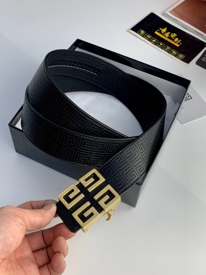 【紀梵希】新款男士 頭層小牛皮黑色壓花腰帶，內襯荔枝紋底，寬38毫米.搭配不鏽鋼經典4G自動扣.商務服裝造型的完美搭配。永恆經典！