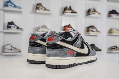 Nike SB Dunk Low X Stussy 斯圖西聯名—灰黑米白勾 
貨號:TX1688 003
尺碼：36 36.5 37.5 38 38.5 39 40 40.5 41 42 42.5 43 44 44.5 45