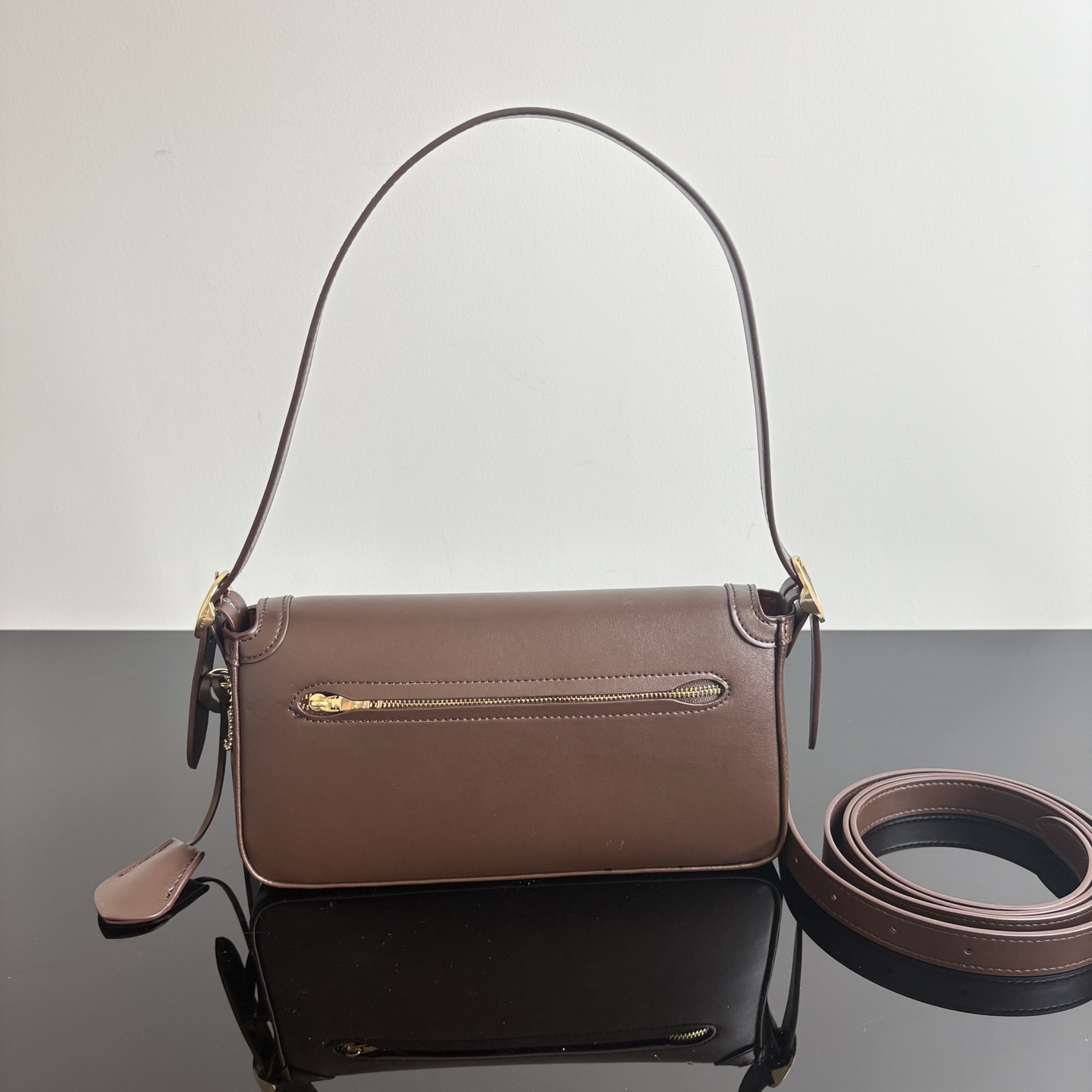 
【新品】COACH/蔻馳奧萊女士ETTA25號翻蓋單肩包腋下包高級通勤 CCV63尺寸25*13.5*6