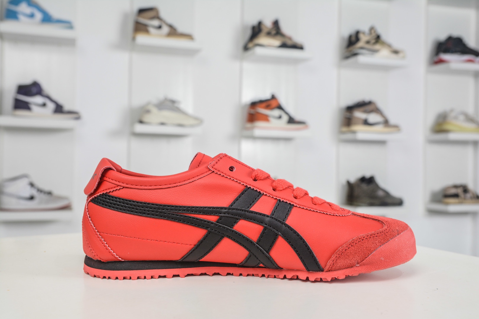 Asics 鬼冢虎 Mexico 66 
货号：1183C102 600
尺码：36 37 37.5 38 39 39.5 40 40.5 41.5 42 42.5 43.5 44 44.5 45