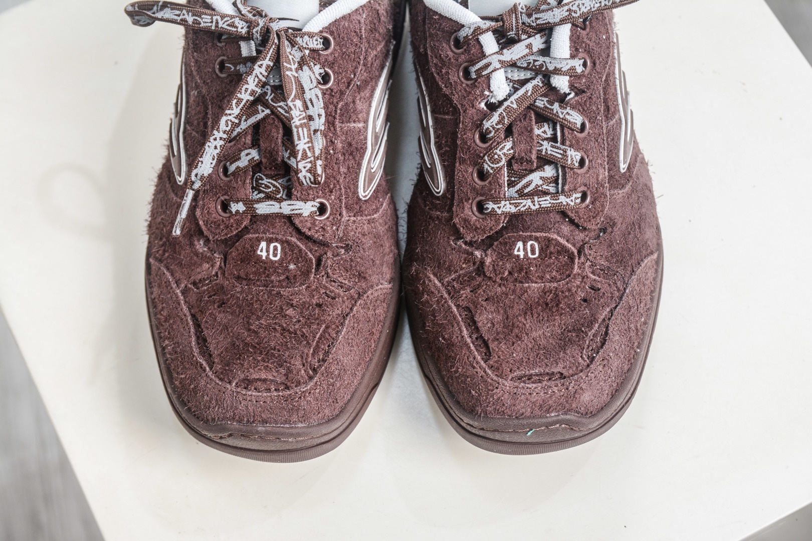 Balenciaga Hamptons Worn-Out Dark Brown 棕色巴黎世家十八18代 滌綸（聚酯纖維）牛皮革 圓頭系帶 低幫 生活休閒鞋板鞋 
貨號：814765 WHPSU 2290
尺碼：35 36 37 38 39 40 41 42 43 44 45 46