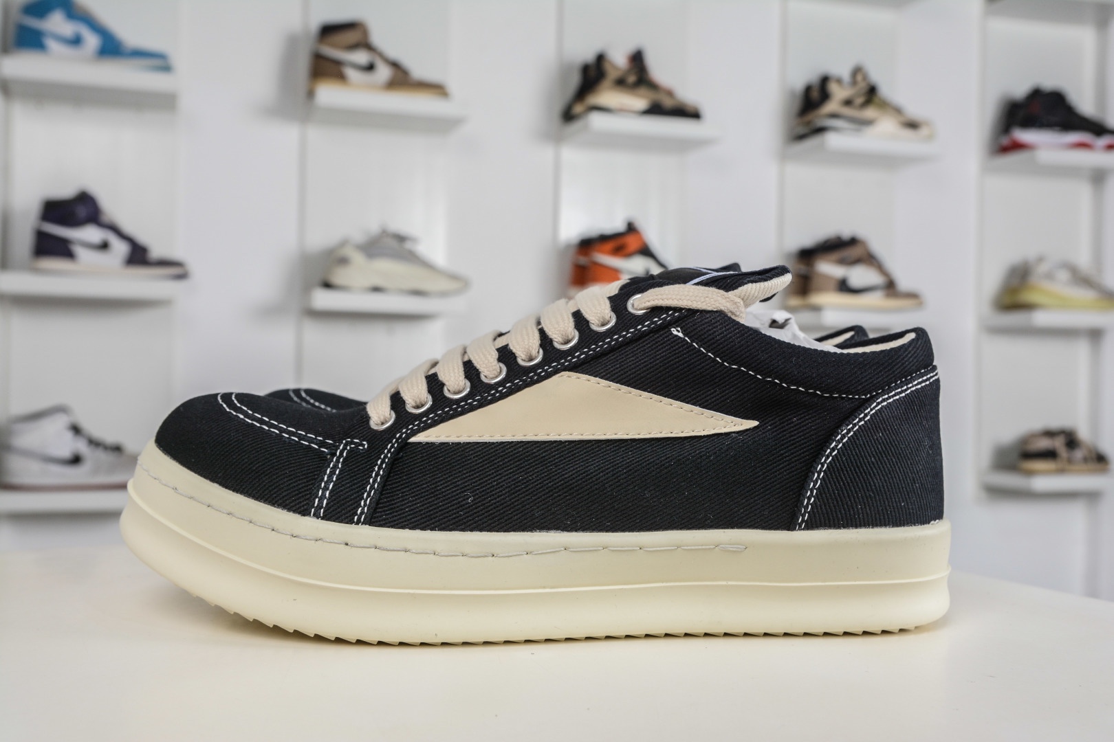 RICK OWENS/RO Hollywood 歐文斯 圓頭系帶低幫板鞋 
尺碼:35 36 37 38 39 40 41 42 43 44 45