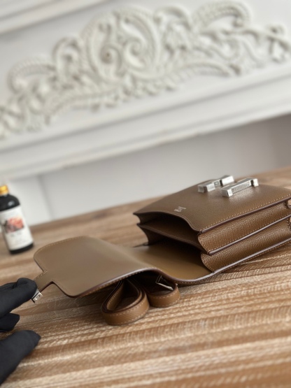 康康  空姐包  
constance  19cm  
epsom掌紋小牛皮  半收工  蠟線縫製