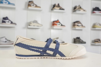 𝐏𝐚𝐭𝐨𝐮 𝐱  Tiger 玛丽珍 任敏同款 舒适轻盈平跟鬼冢虎 玛丽珍鞋 夏季必备 3mm薄底的贴地感 
货号: 1182A678 200
𝐬𝐢𝐳𝐞：36 37 37.5 38 39 39.5 40 40.5 41.5