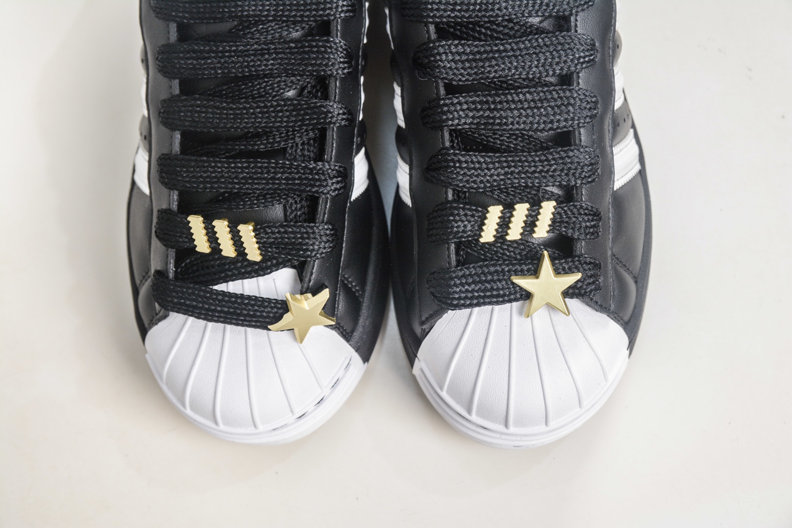 Adidas Superstar 2 ST 麵包鞋 3.0貝殼頭低幫休閒板鞋 
貨號: JR7444
尺碼：35 36 36 36.5 37 38 38.5 39 40 40.5 41 42 42.5 43 44 44.5 45