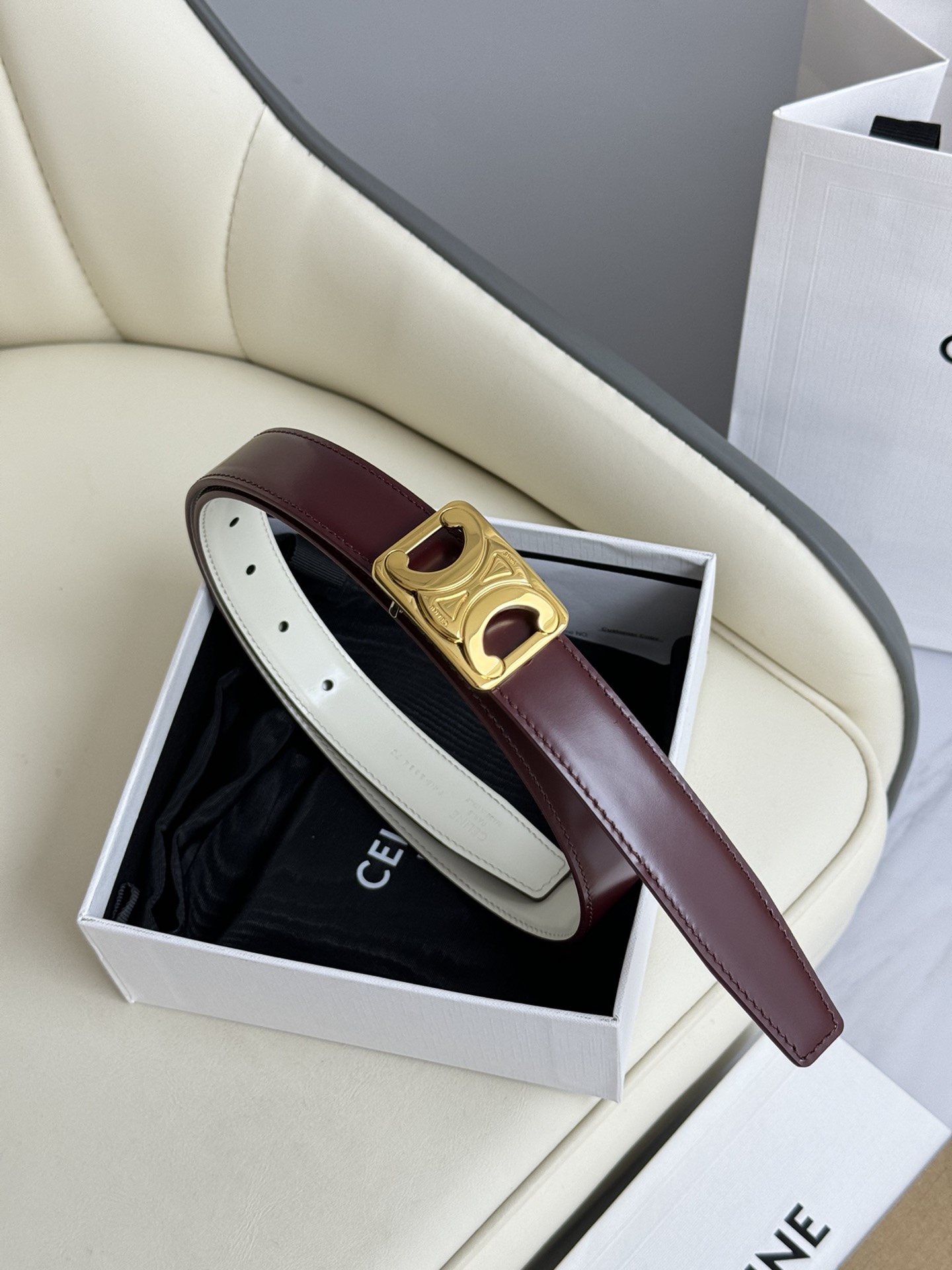 賽琳女裝原單新款寬度:2.5cm精品凱旋門銅扣，正品復刻進口精選優質頭層小牛皮，全粒面小牛皮，比拼正品無壓力。