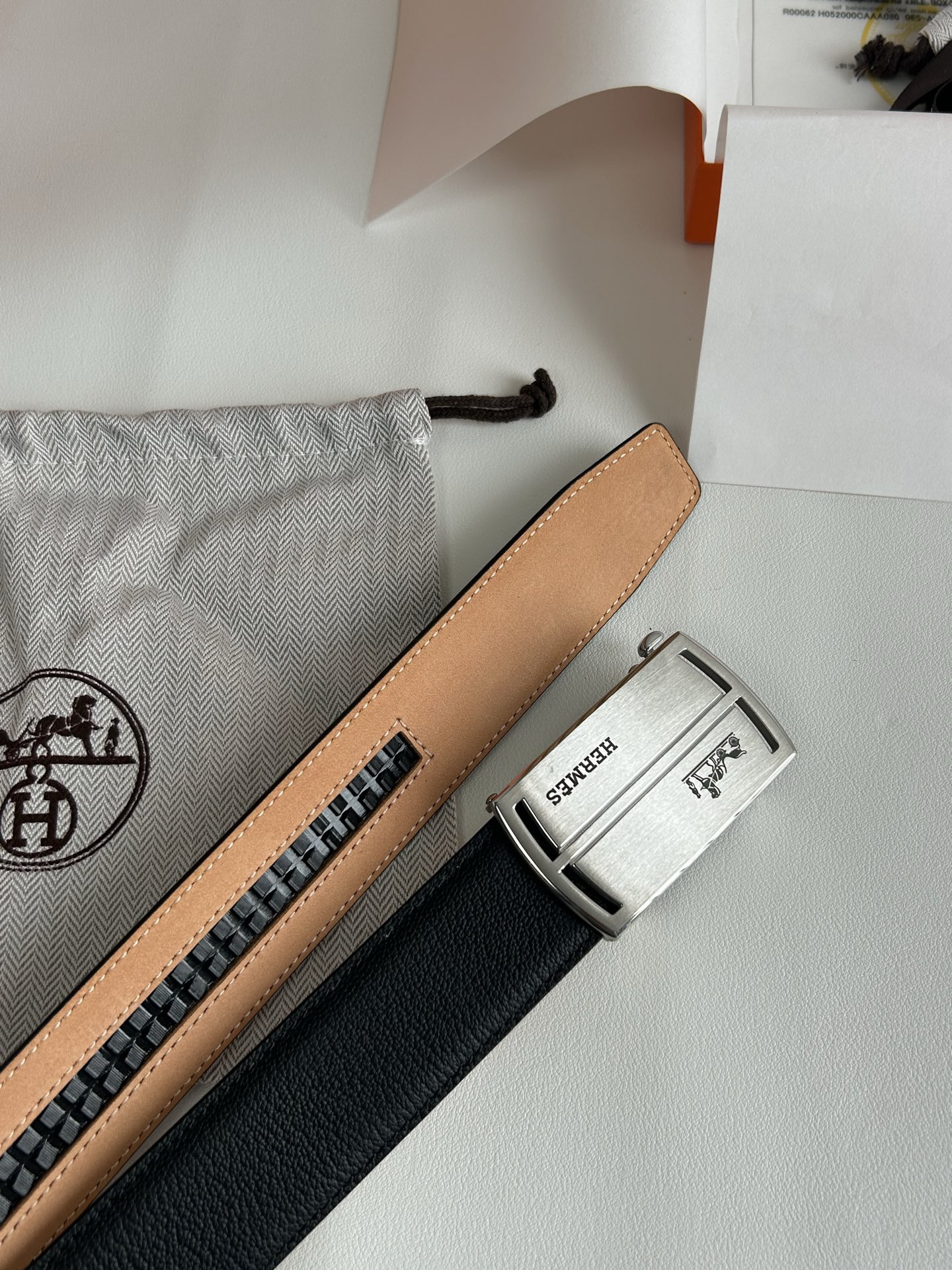 【H家】 新款紋路小牛皮腰帶，寬度3.5cm，搭配新款不鏽鋼自動扣，手感極佳、可以任意裁剪、永恆而經典！轉圖必大賣