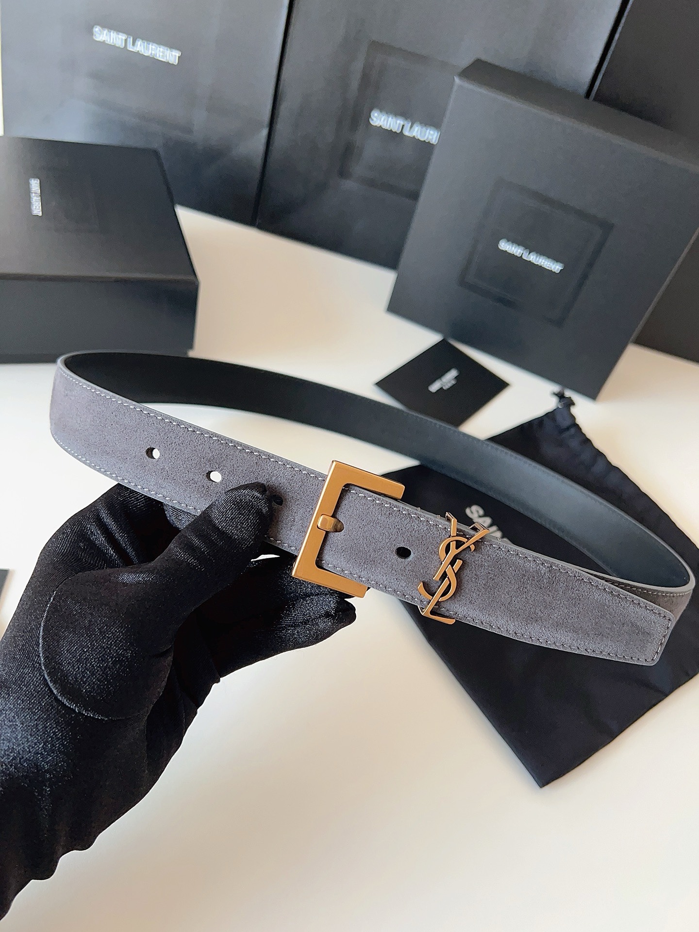 
ysl聖羅蘭2026女士新款腰帶，冬季爆款絨面原版皮，方形搭扣配以ysl標識腰帶環，女士冬季必備款，寬度3.0cm