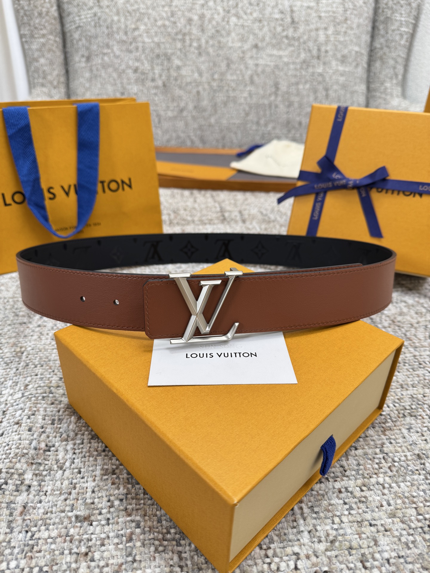 
Louis Vuitton LV腰带 丝印系列 原厂五金 精致手工绘边 柔软舒适 宽4.0