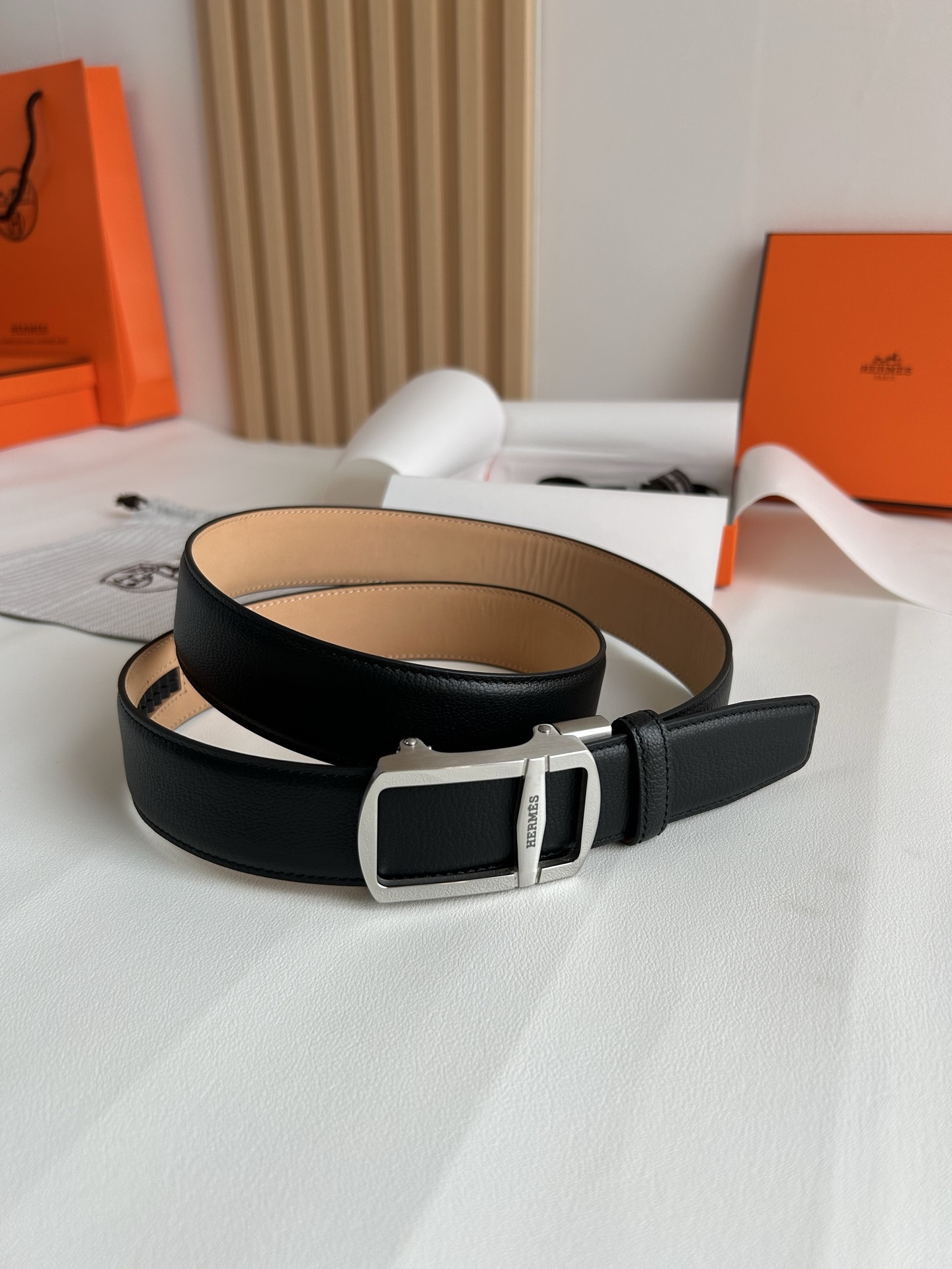 【H家】 新款紋路小牛皮腰帶，寬度3.5cm，搭配新款不鏽鋼自動扣，手感極佳、可以任意裁剪、永恆而經典！轉圖必大賣