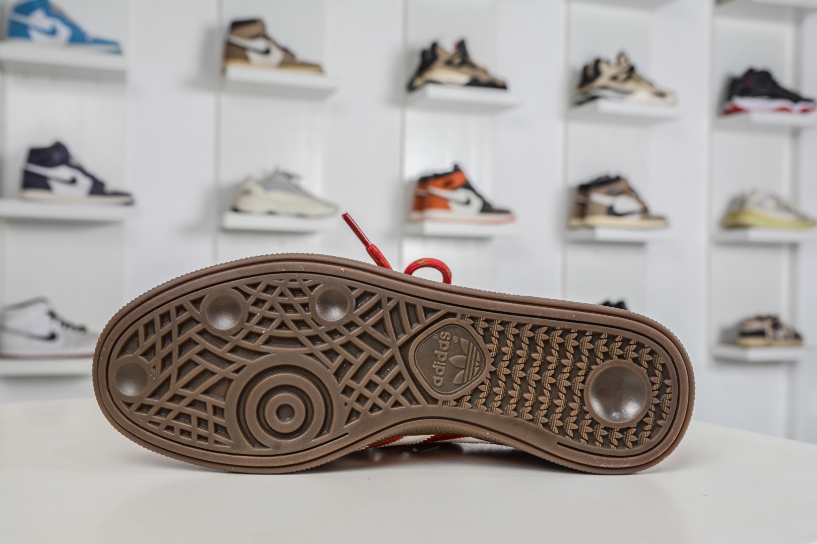 Adidas Handball Spezial 馬年限定 CNY新年款 阿迪達斯經典款 復古休閒板鞋 
貨號:KJ6299
尺碼: 35 36 36.5 37 38 38.5 39 40 40.5 41 42 42.5 43 44 45