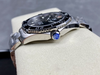 TAR年末巨獻——超級泰格豪雅系列腕表，正裝休閒兩不誤、小眾而不平庸、穩重而不失靈動，通勤的最佳首選腕表。全系均採用原裝數據打造、配件可以和原廠互換，頂級打磨 超強夜光 防水性能高達100米，超原單品質 誠意滿滿 並搭載原裝sw200機芯，歡迎品鑒！