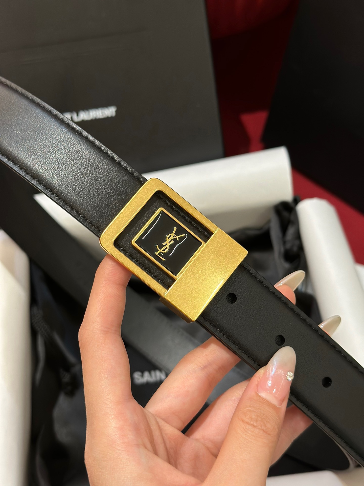 新款YSL，女士腰帶，採用意大利雙面頂級牛皮材質，搭配頂級黃銅扣。寬3.0cm