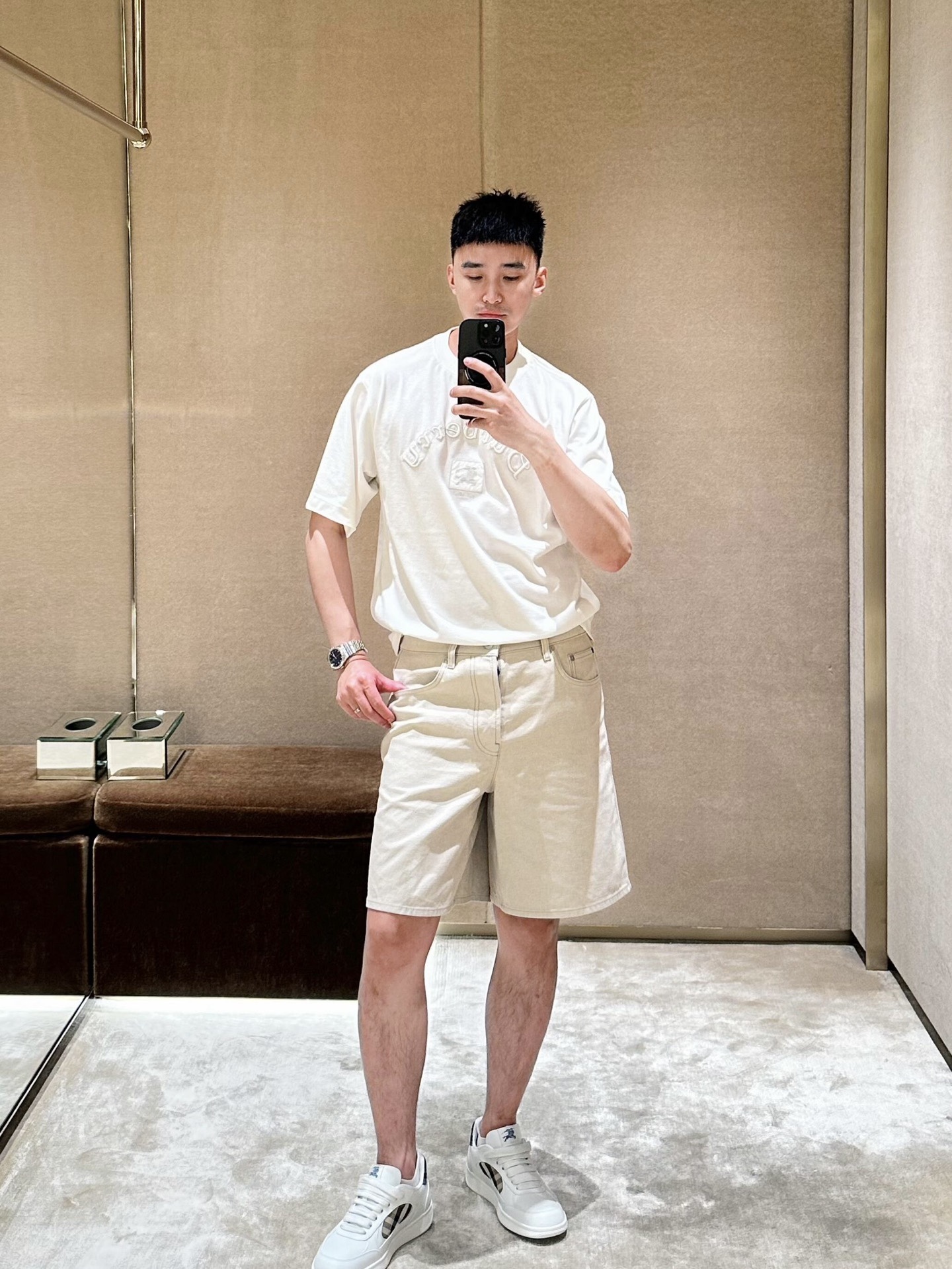 🔝BURBERRY巴寶莉BBR 哥特體刺繡短袖T恤
正品購入，100%洗後維斯棉235克，舒彈羅紋285克，進口刺繡，面料酵洗，定制1：1商標，寬松版型
B Size：S-XL