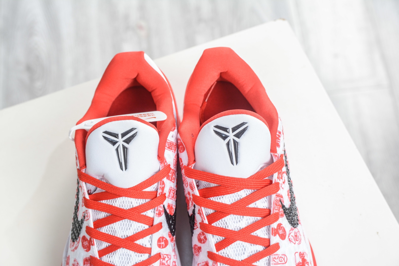 Nike Zoom Kobe VI 馬年限定 CNY新年款 耐克 科比6代系列 低幫復刻實戰運動低幫文化籃球鞋 
貨號:CW2190 040
尺碼：38 38.5 39 40 40.5 41 42 42.5 43 44 45 46