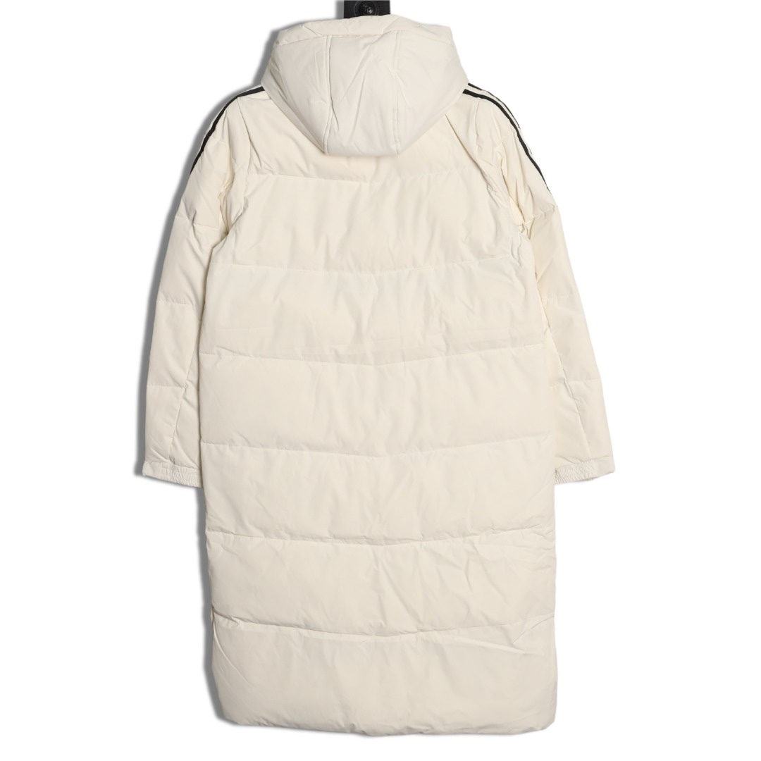 Adidas 阿迪達斯 三條槓保暖專櫃長款落肩款羽絨服
明星同款阿迪羽絨服 adidas 休閒舒適保暖長款羽絨服 男女同款  面料採用原版定制防水防靜電布料 內里採用尼龍雙層封禁設計 過膝長款設計超級保暖 分區填充300克標準80白鴨絨 蓬松度超好 輕便不厚重 拉鍊帶有定制logo 袖子側邊經典三條槓 內里配備口袋 胸前刺繡硅膠小標 清晰立體又飽滿 袖口鬆緊設計更加防風保暖 下擺按扣設計可隨意調節 方便戶外行動 寬松的版型不挑人 穿上就是行走的棉被 絲毫不懼寒冬 
L SIZE:S-XL