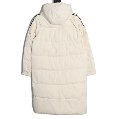 Adidas 阿迪達斯 三條槓保暖專櫃長款落肩款羽絨服
明星同款阿迪羽絨服 adidas 休閒舒適保暖長款羽絨服 男女同款  面料採用原版定制防水防靜電布料 內里採用尼龍雙層封禁設計 過膝長款設計超級保暖 分區填充300克標準80白鴨絨 蓬松度超好 輕便不厚重 拉鍊帶有定制logo 袖子側邊經典三條槓 內里配備口袋 胸前刺繡硅膠小標 清晰立體又飽滿 袖口鬆緊設計更加防風保暖 下擺按扣設計可隨意調節 方便戶外行動 寬松的版型不挑人 穿上就是行走的棉被 絲毫不懼寒冬 
L SIZE:S-XL