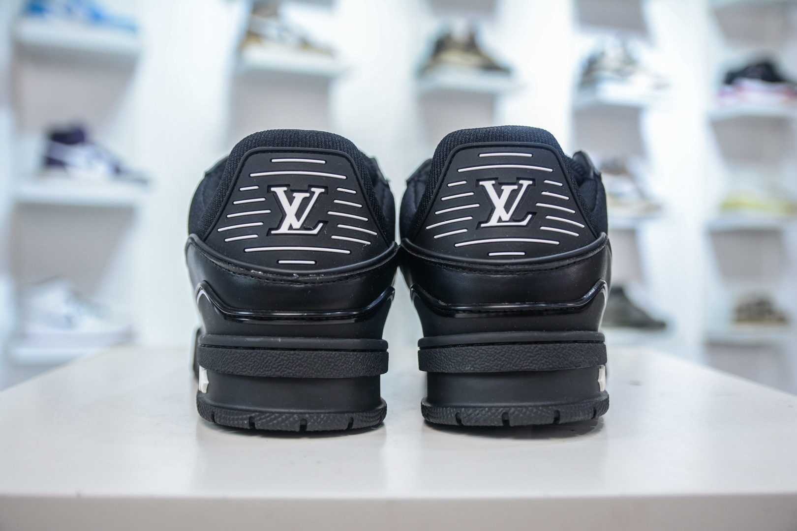 Louis Vuitton Trainer lv時裝走秀運動鞋板鞋 SIZE：36 37 38 39 40 41 42 43 44 45