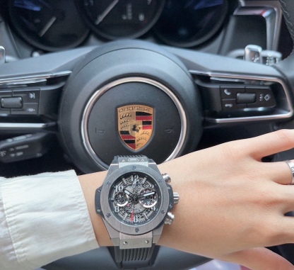 恆寶 Hublot精品男士腕表，勁爆鏤空設計，技藝精湛，獨具匠心，尊貴大氣，紳士風範。採用全自動機械機芯，頂級316精鋼表殼，天然橡膠錶帶，礦物質超強鏡面，尺寸43*13