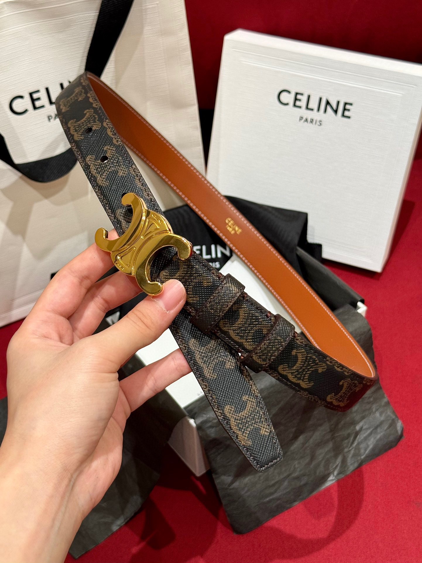 賽琳新款女士凱旋門腰帶
TRIOMPHE 雙面頂級小牛皮腰帶
百搭時尚潮流，寬度2.5cm