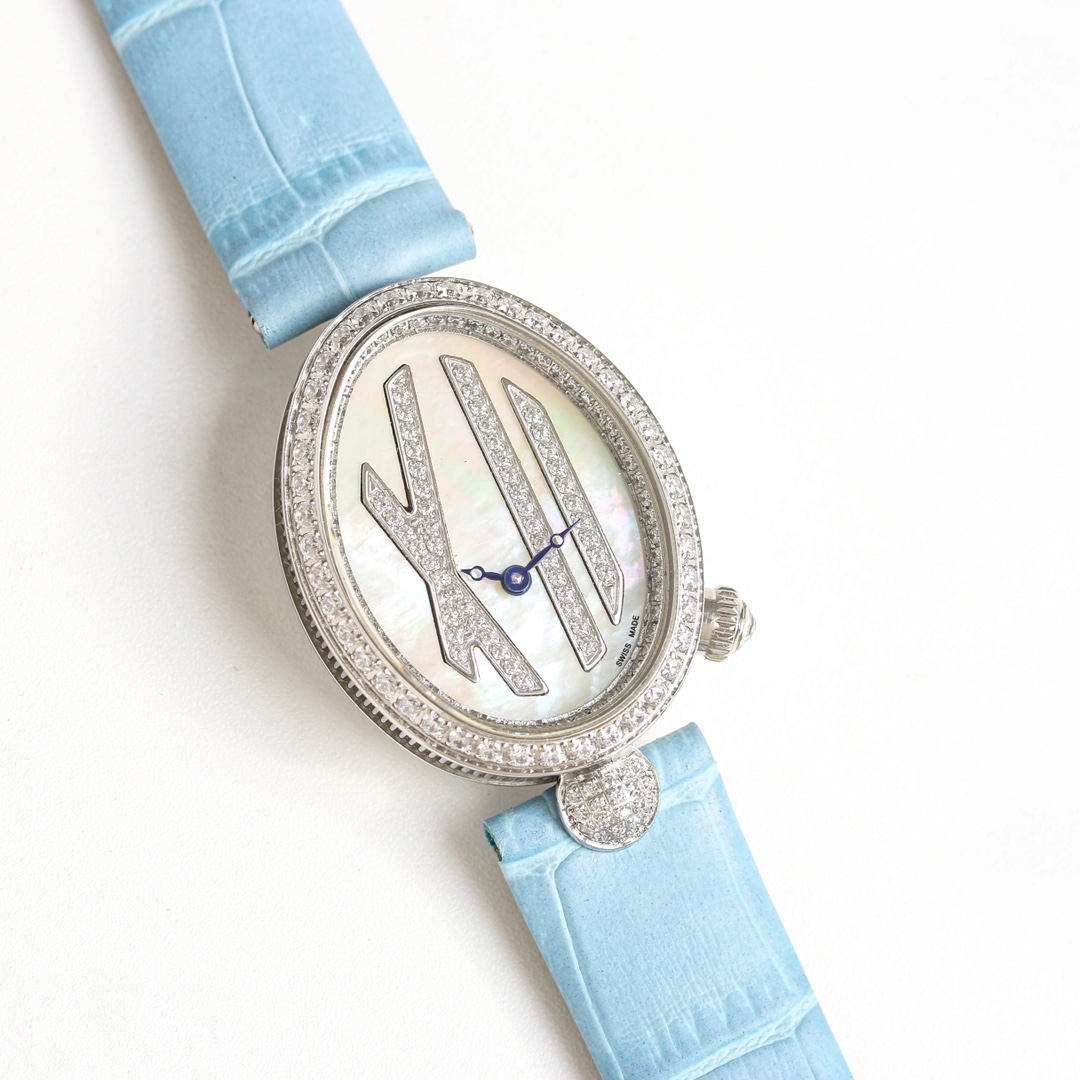 AW廠出品。那不勒斯王后系列REINE DE NAPLES[色]高品質女士瑞士石英機芯女表、
圓弧形的錶盤採用閃閃發光的白色天然母貝製成，錶盤上的羅馬數字“XII”則採用白色天然母貝製成，以細木鑲嵌工藝固定於錶盤之上。母貝材質脆弱易碎，因此在細木鑲嵌工藝中尤為棘手，可謂名副符其實的傑作。