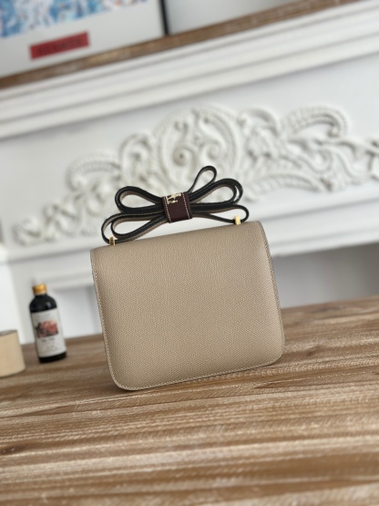 康康  空姐包  
constance  19cm  
epsom掌紋小牛皮  半收工  蠟線縫製